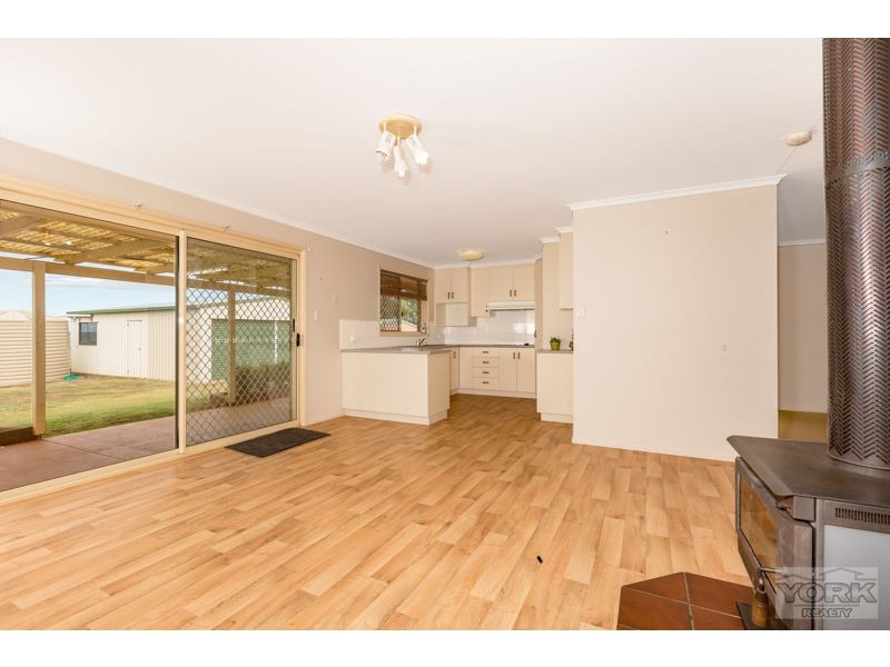 7 Cameron Street, Wyreema QLD 4352