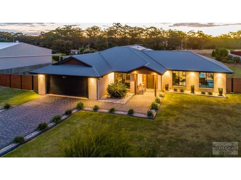 50 Holly Avenue, Highfields QLD 4352