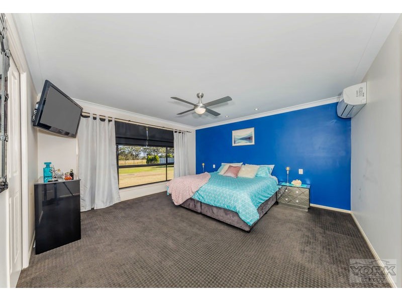 50 Holly Avenue, Highfields QLD 4352