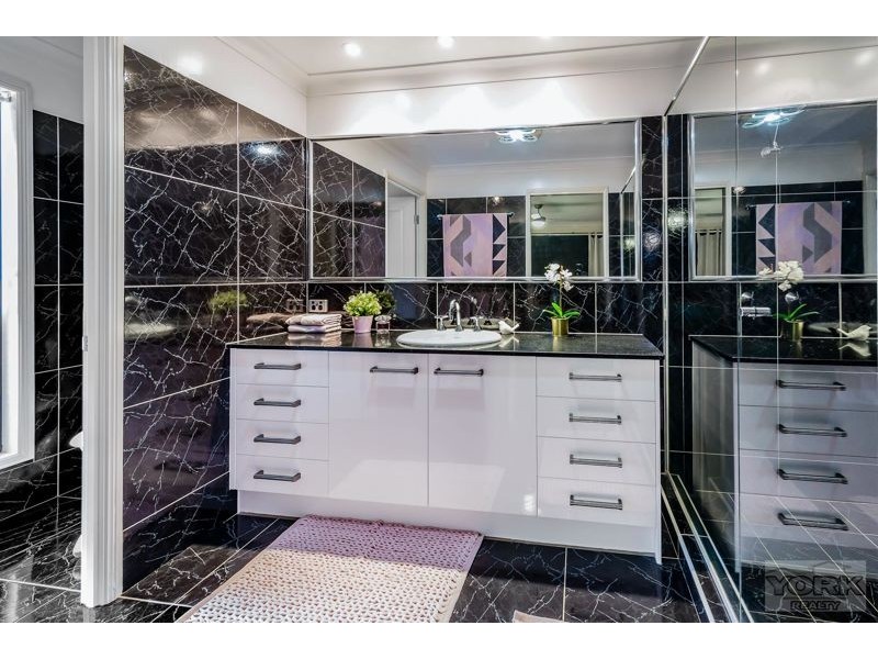 50 Holly Avenue, Highfields QLD 4352