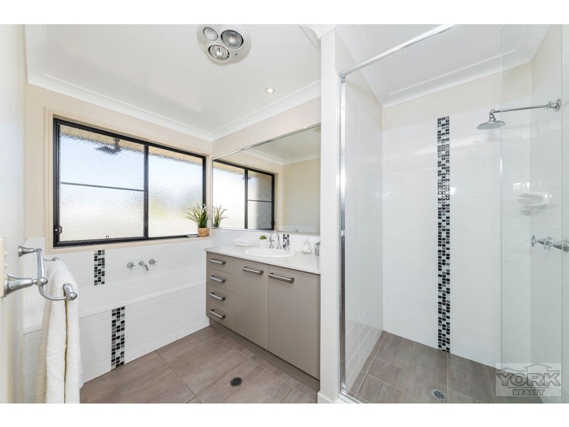 50 Holly Avenue, Highfields QLD 4352