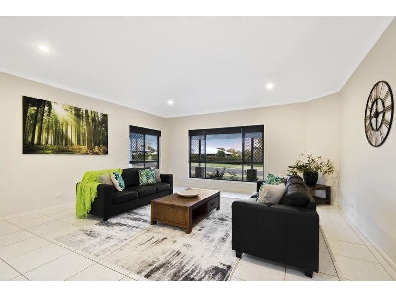 1 Bernard Court, Highfields QLD 4352