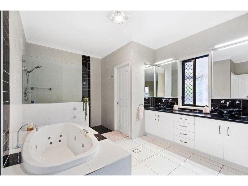 1 Bernard Court, Highfields QLD 4352