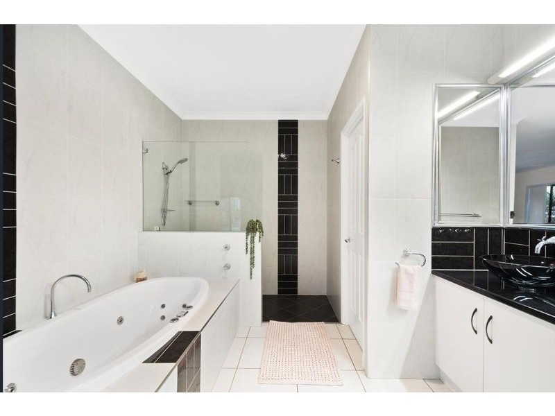 1 Bernard Court, Highfields QLD 4352