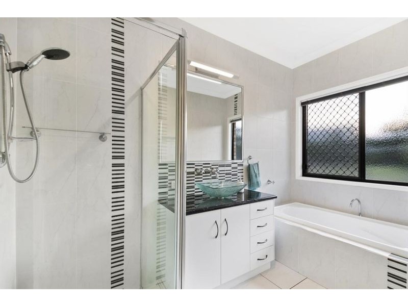 1 Bernard Court, Highfields QLD 4352