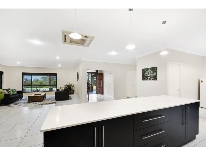 1 Bernard Court, Highfields QLD 4352