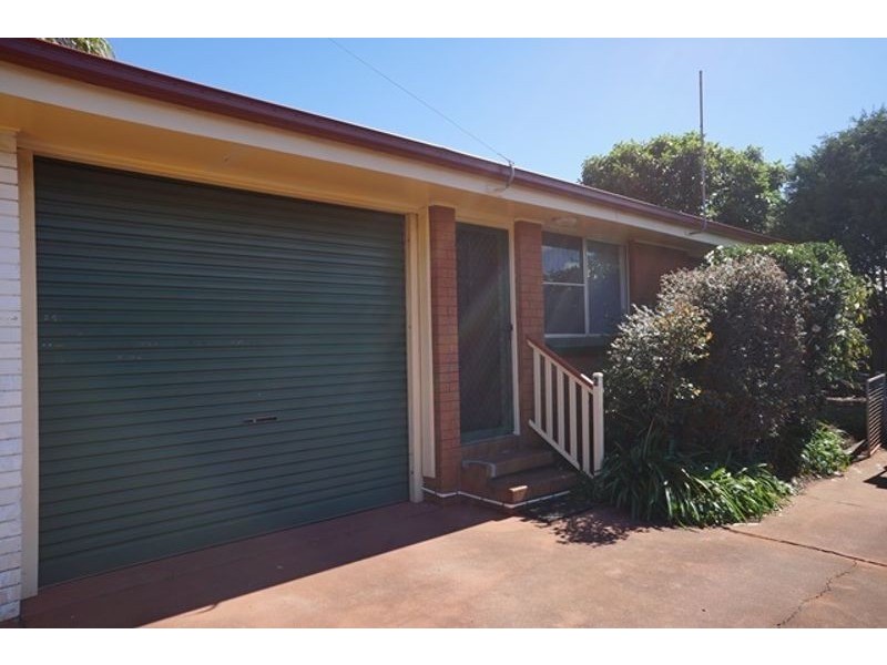 2/15a Wilfred Street, Harristown QLD 4350