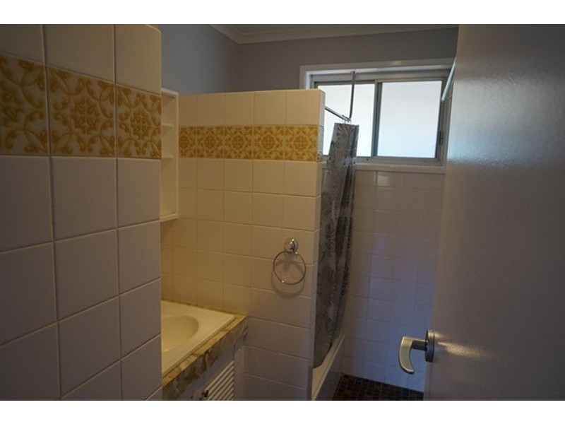 2/15a Wilfred Street, Harristown QLD 4350