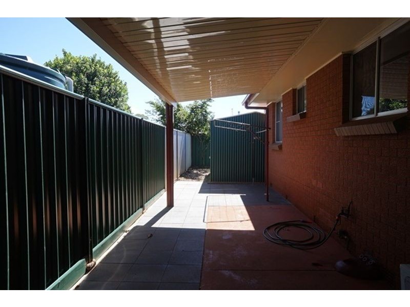 2/15a Wilfred Street, Harristown QLD 4350