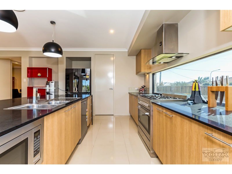 488 Mackenzie Street, Middle Ridge QLD 4350