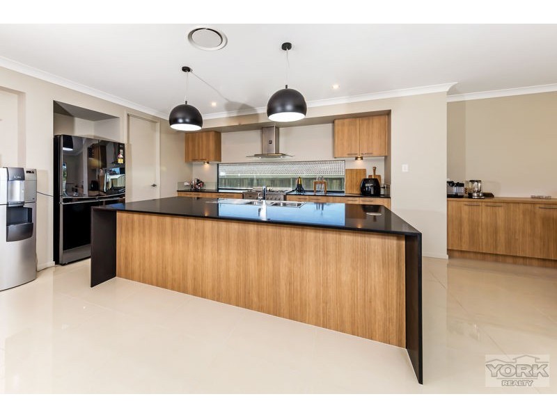 488 Mackenzie Street, Middle Ridge QLD 4350