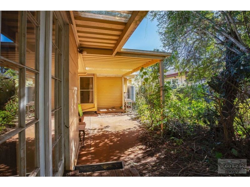 Centenary Heights QLD 4350
