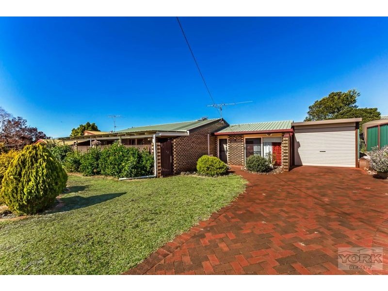 30 Charnley Street, Kearneys Spring QLD 4350