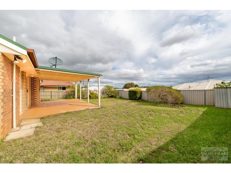 569 Greenwattle Street, Glenvale QLD 4350