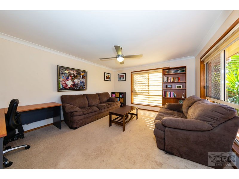 6 Elvery Court, Middle Ridge QLD 4350