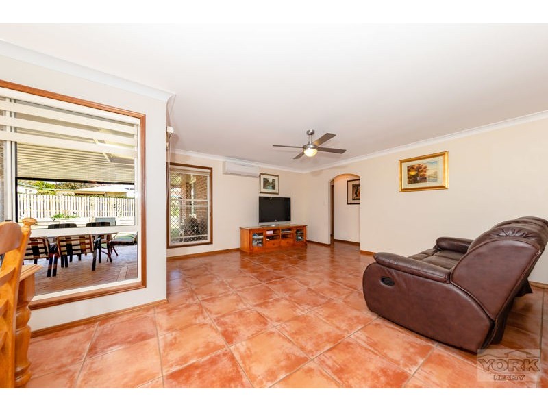 6 Elvery Court, Middle Ridge QLD 4350