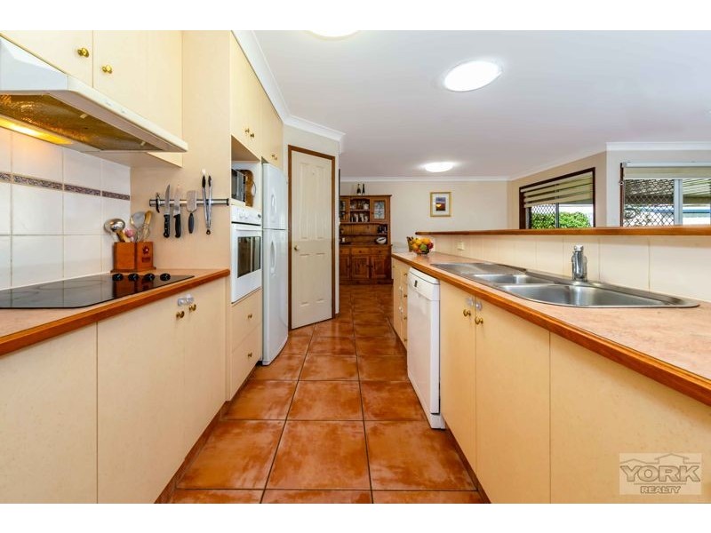 6 Elvery Court, Middle Ridge QLD 4350