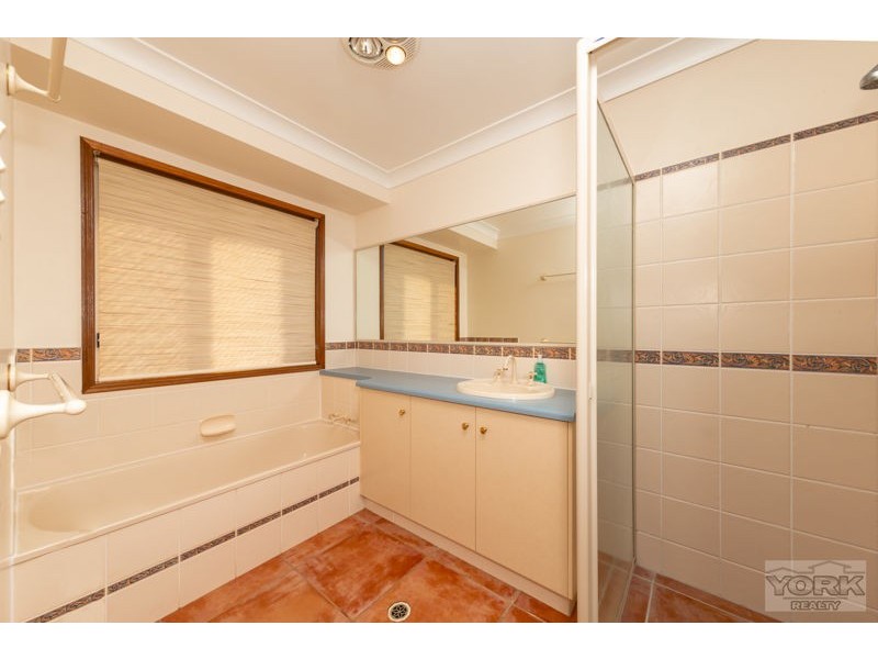 6 Elvery Court, Middle Ridge QLD 4350