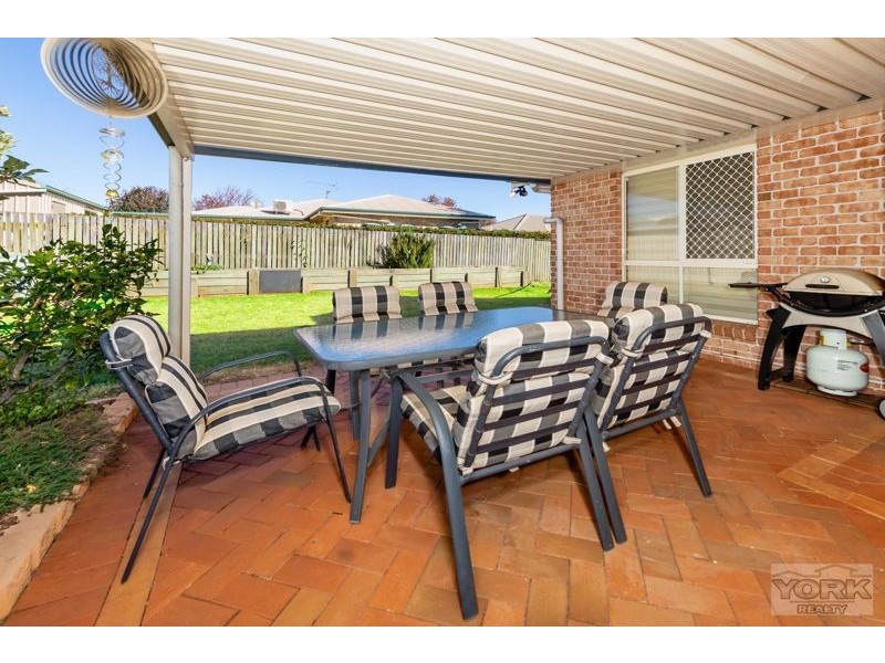 6 Elvery Court, Middle Ridge QLD 4350