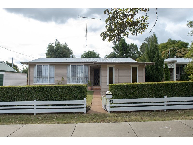 47 Crown Street, Rangeville QLD 4350
