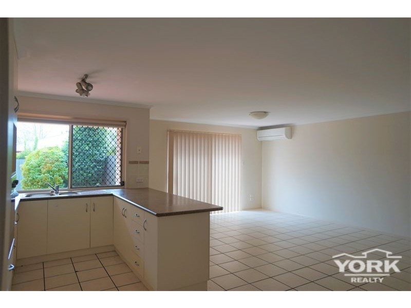 4/320 South Street, Harristown QLD 4350