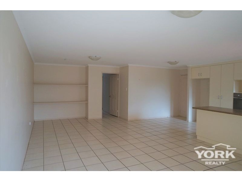 4/320 South Street, Harristown QLD 4350