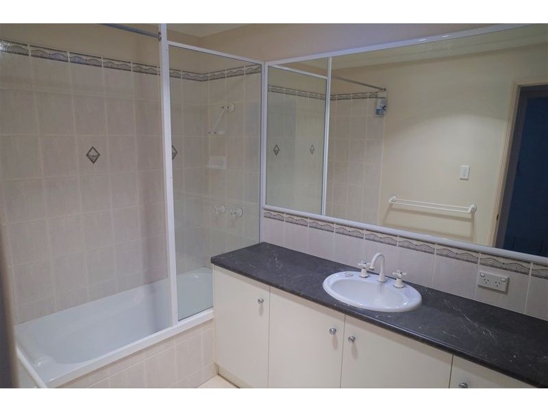 4/320 South Street, Harristown QLD 4350