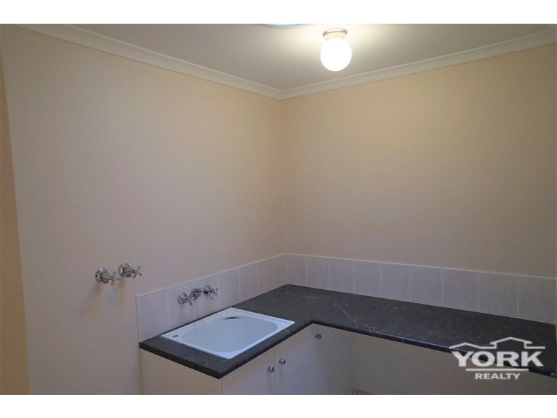 4/320 South Street, Harristown QLD 4350