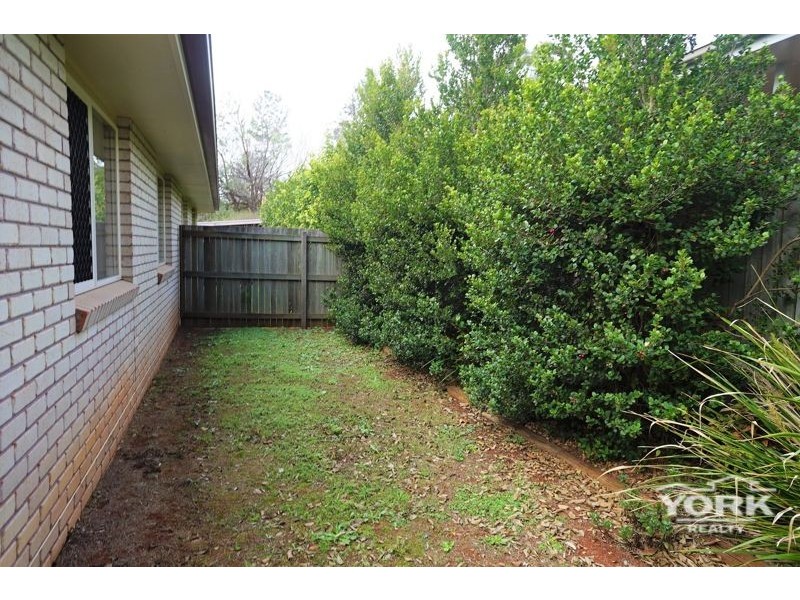 4/320 South Street, Harristown QLD 4350