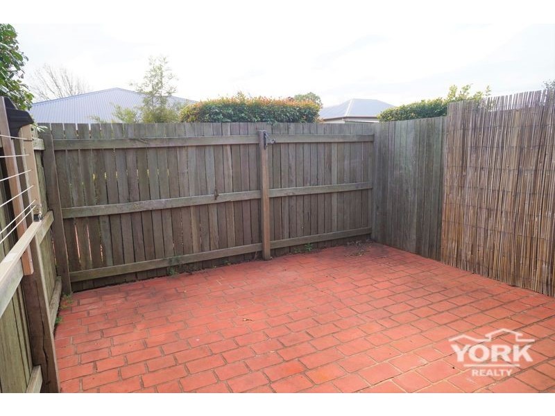 4/320 South Street, Harristown QLD 4350