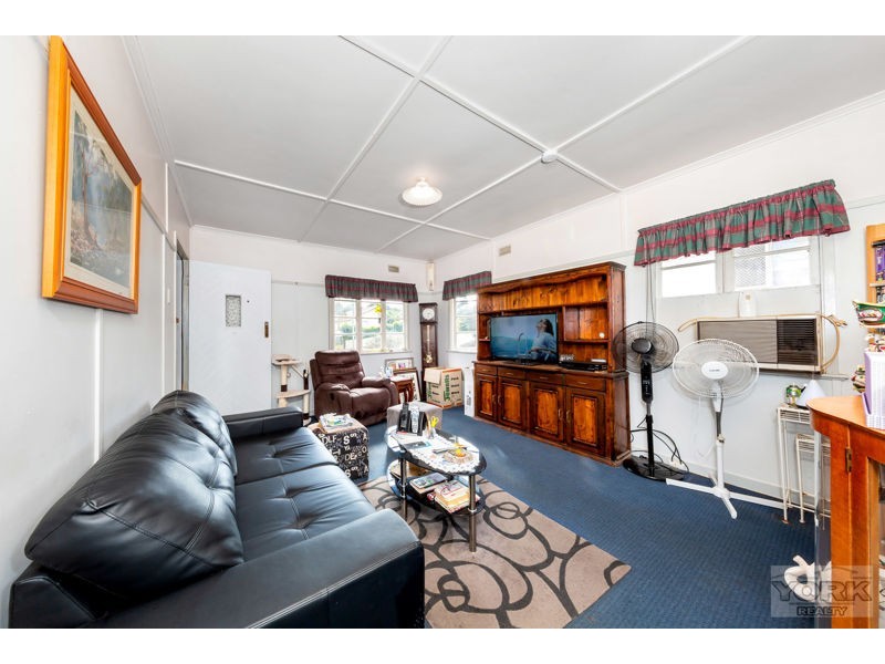 28 Doyle Street, Harlaxton QLD 4350