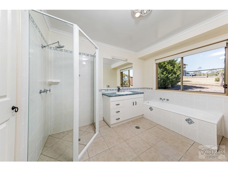 14 Palmer Drive, Highfields QLD 4352