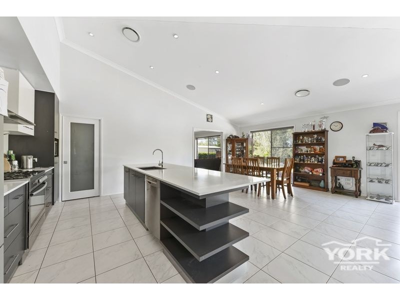 12 Parkridge Drive, Withcott QLD 4352