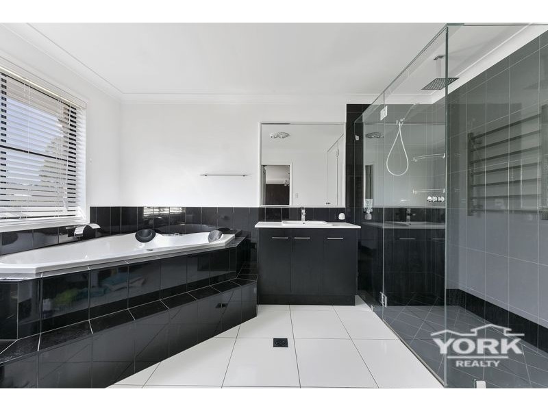 12 Parkridge Drive, Withcott QLD 4352