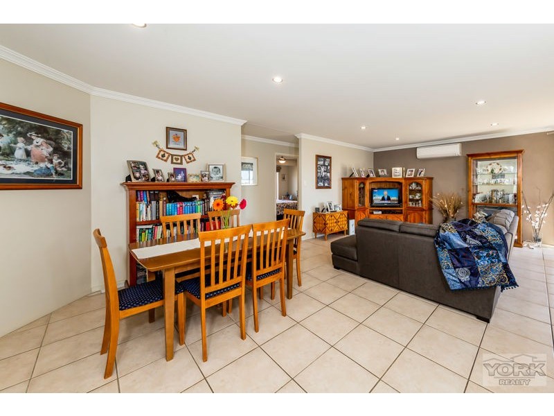31 Hinchliffe Drive, Kearneys Spring QLD 4350