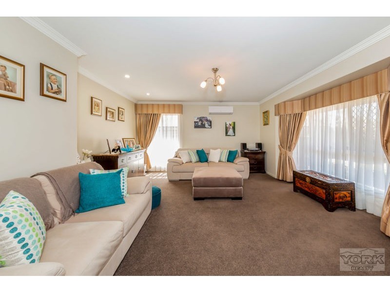 31 Hinchliffe Drive, Kearneys Spring QLD 4350