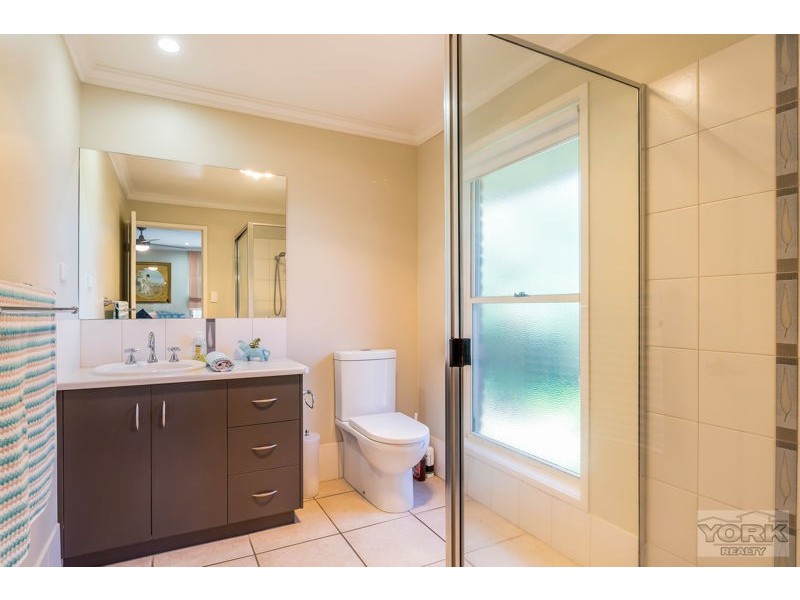 31 Hinchliffe Drive, Kearneys Spring QLD 4350