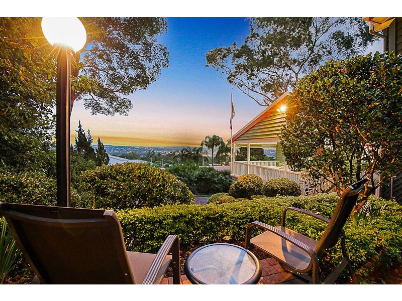 4 Roderic Court, Mount Lofty QLD 4350