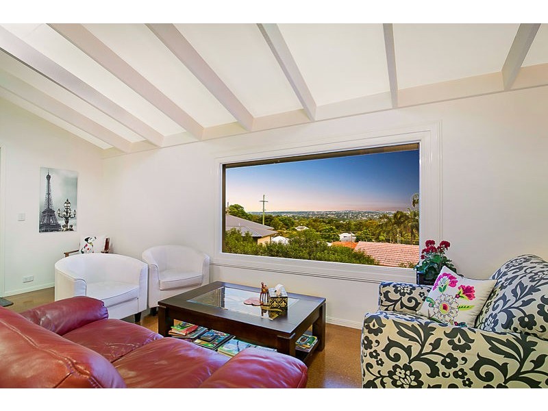 4 Roderic Court, Mount Lofty QLD 4350