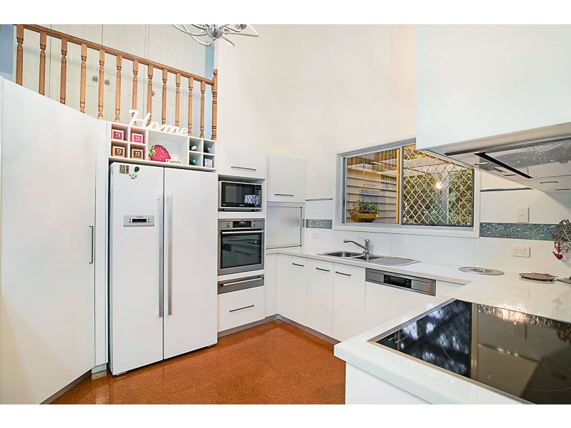 4 Roderic Court, Mount Lofty QLD 4350