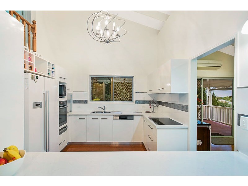 4 Roderic Court, Mount Lofty QLD 4350