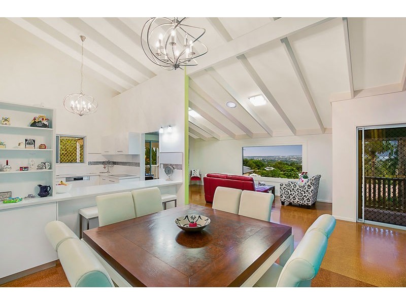 4 Roderic Court, Mount Lofty QLD 4350