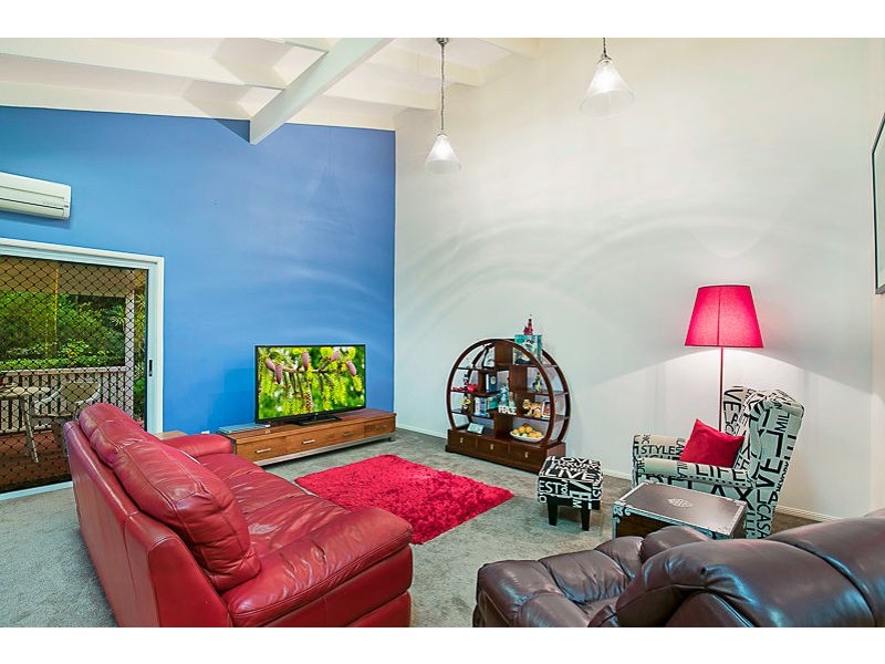 4 Roderic Court, Mount Lofty QLD 4350