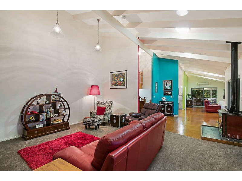 4 Roderic Court, Mount Lofty QLD 4350