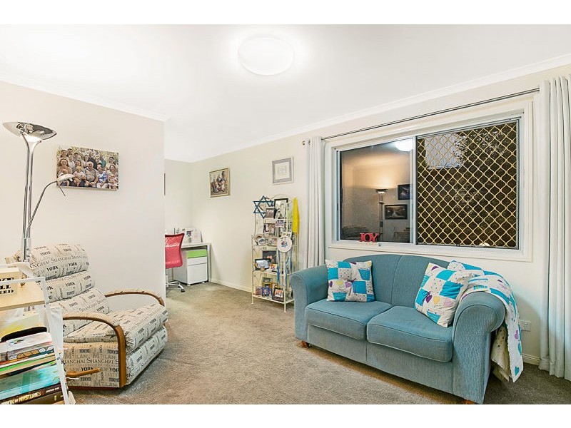 4 Roderic Court, Mount Lofty QLD 4350