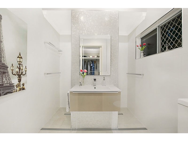 4 Roderic Court, Mount Lofty QLD 4350