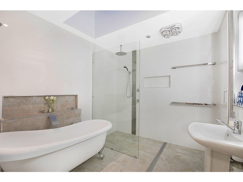 4 Roderic Court, Mount Lofty QLD 4350