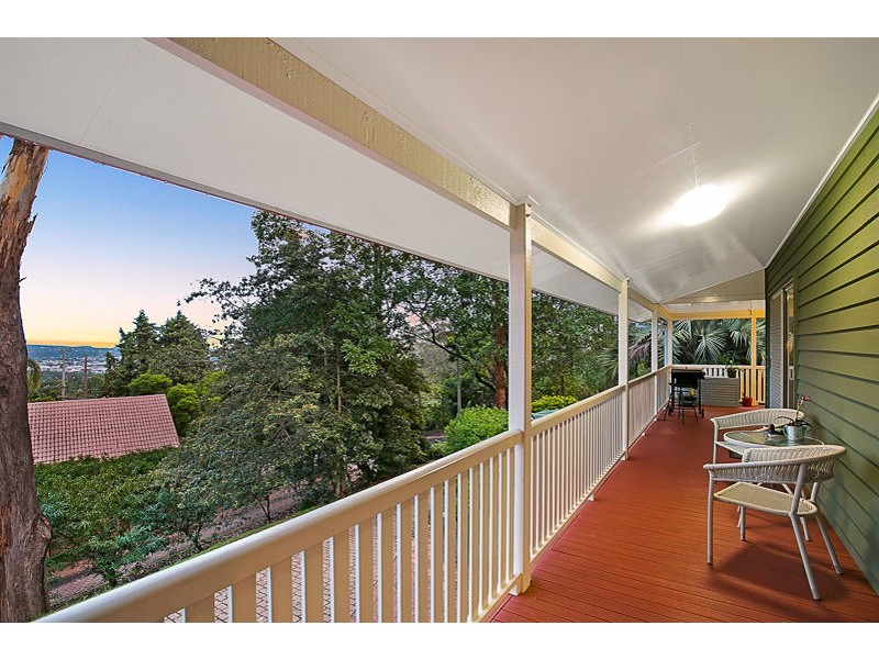 4 Roderic Court, Mount Lofty QLD 4350