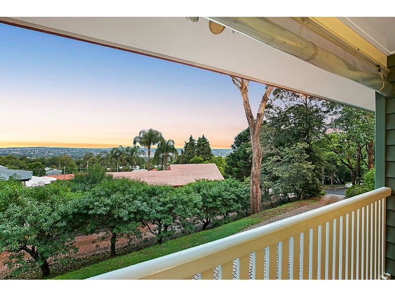 4 Roderic Court, Mount Lofty QLD 4350