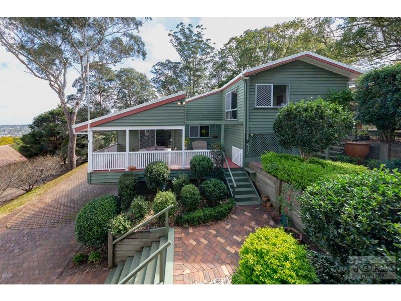 4 Roderic Court, Mount Lofty QLD 4350